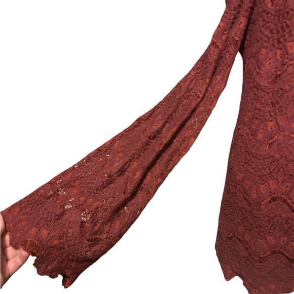 No boundaries Red tank top with off the shoulder long sleeves. - Picture 5 of 7